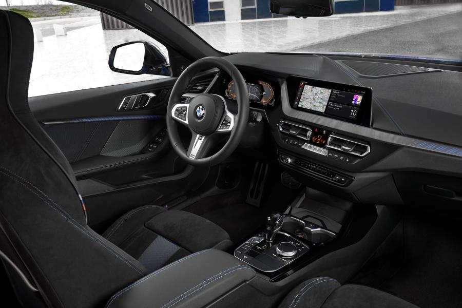 Интерьер BMW M135i xDrive (F40) 2019 года  (WW) (фото 42 из 189)